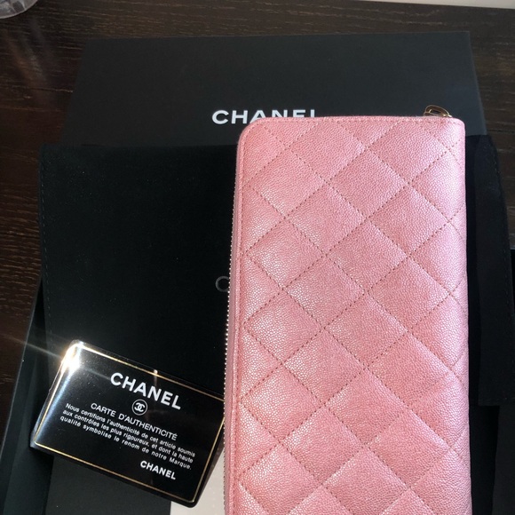 🦄 CHANEL 19s iridescent PINK LARGE ZIP WALLET🦄 - Picture 8 of 8